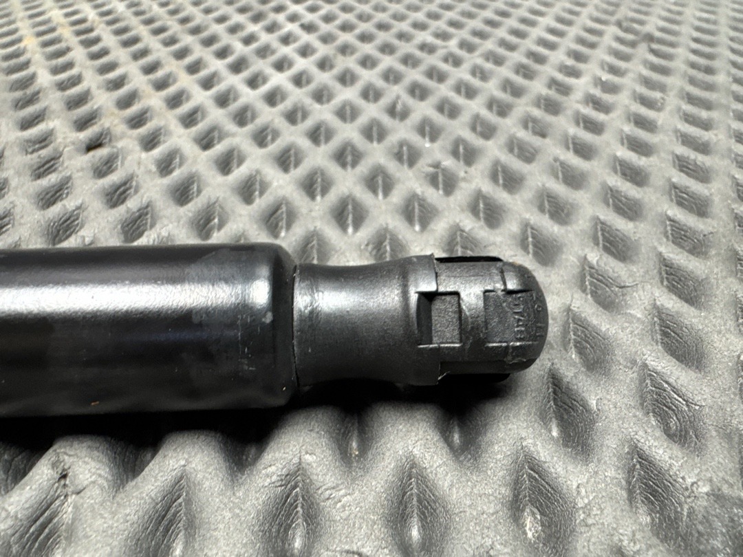 Амортизатор багажника, 3060 рублей, Красноярск