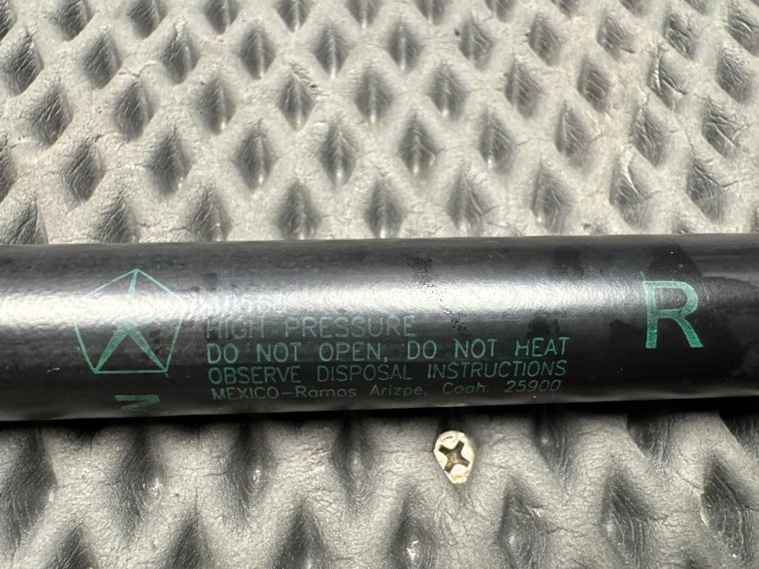 Амортизатор багажника, 3060 рублей, Красноярск