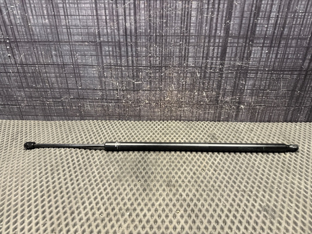 Амортизатор багажника, 3060 рублей, Красноярск