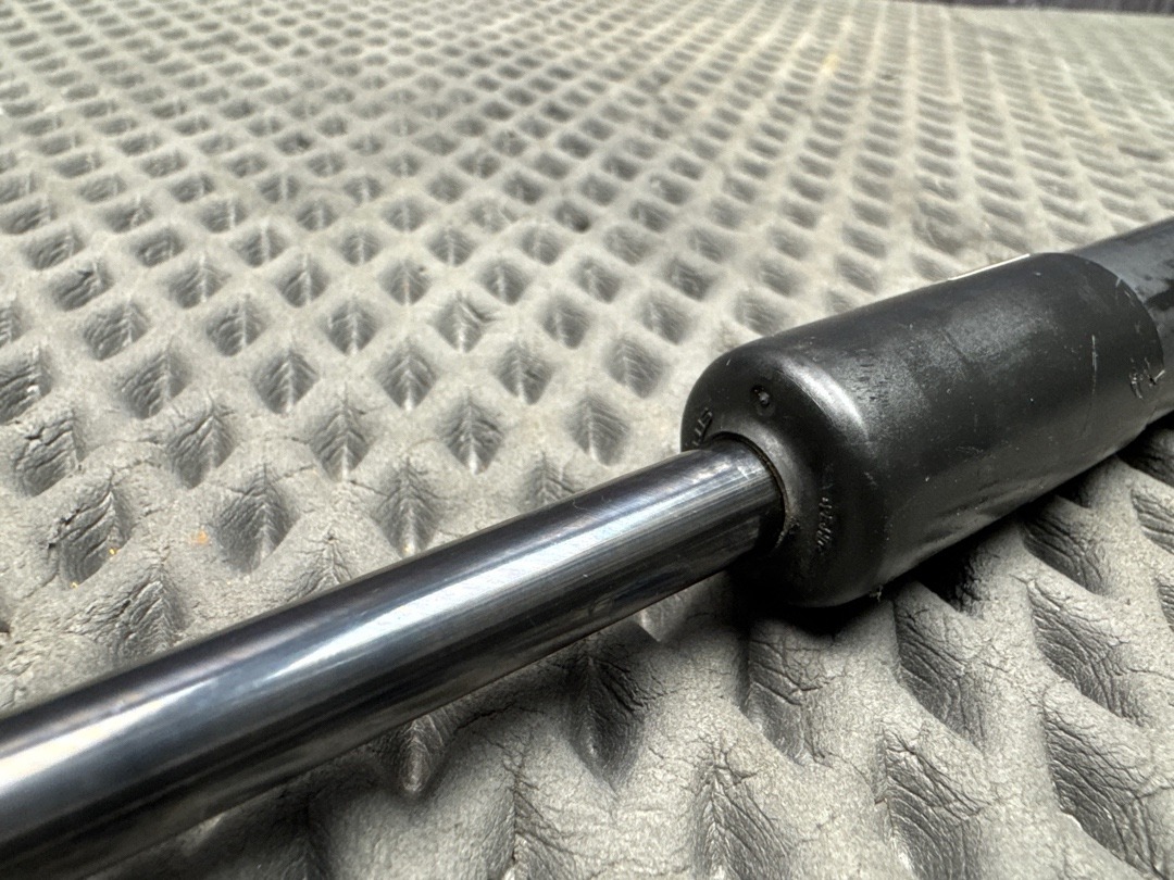 Амортизатор багажника, 3060 рублей, Красноярск