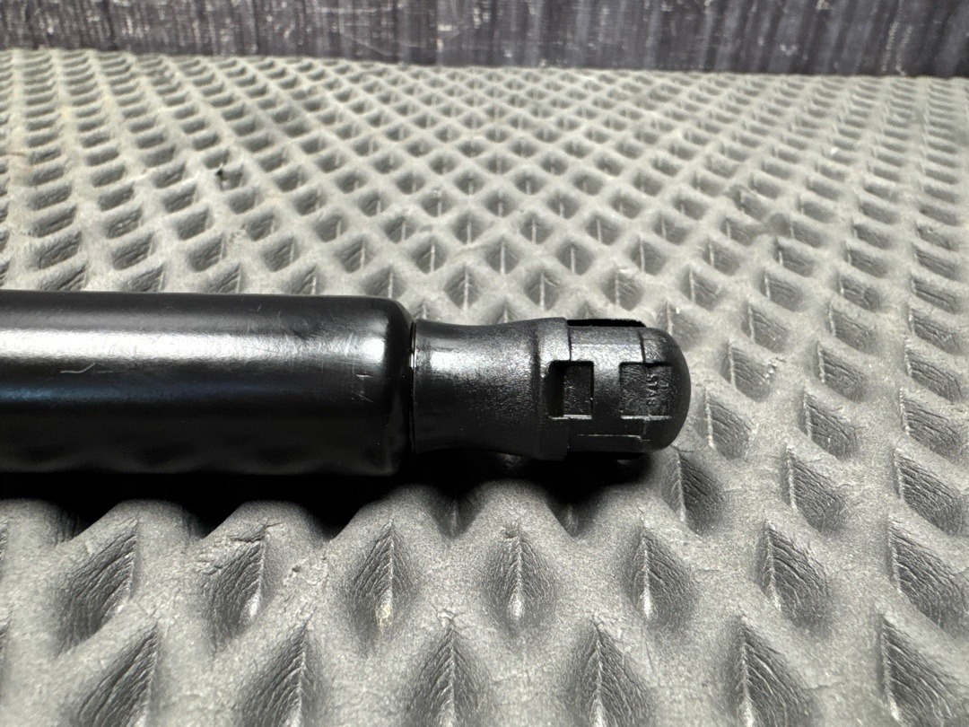 Амортизатор багажника, 3060 рублей, Красноярск