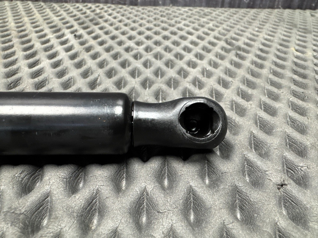 Амортизатор багажника, 3060 рублей, Красноярск