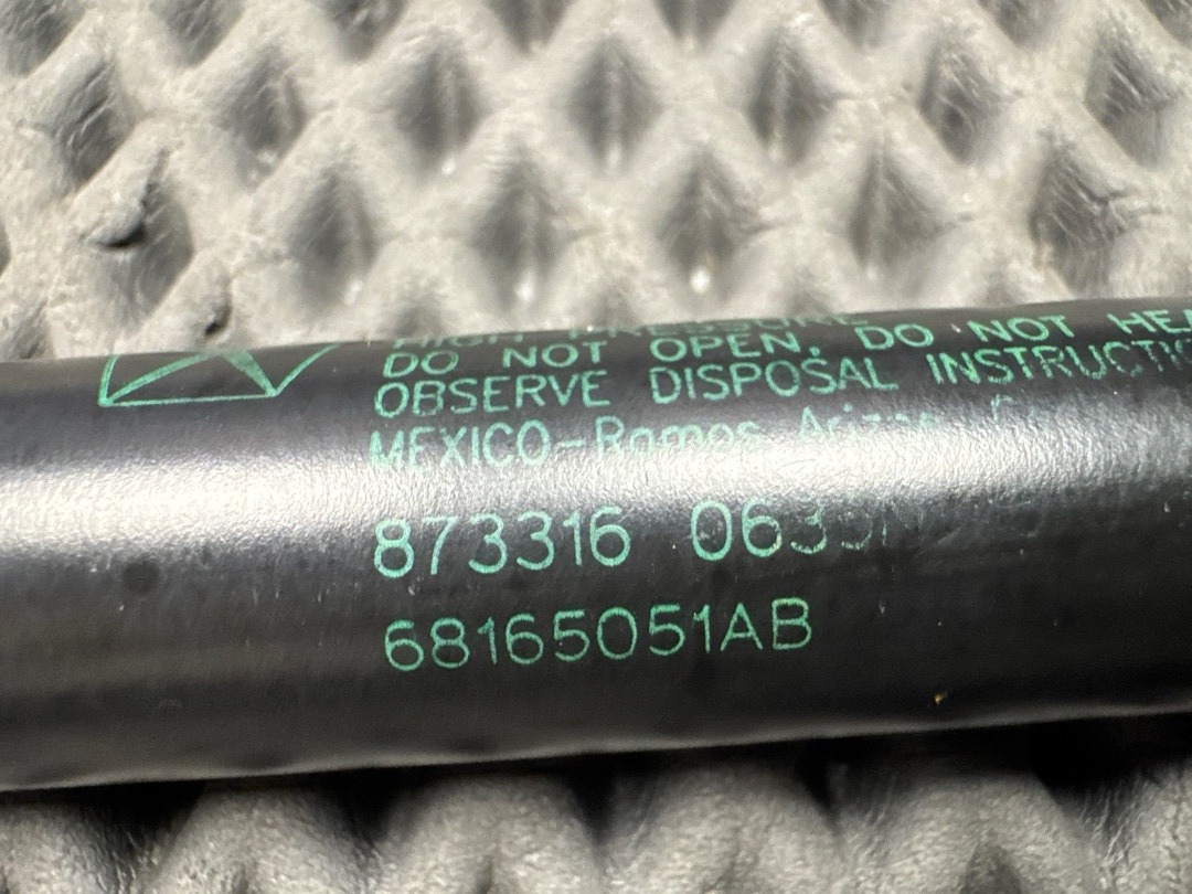 Амортизатор багажника, 3060 рублей, Красноярск