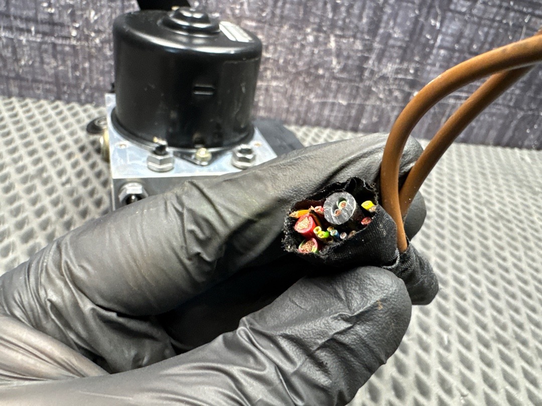 Блок ABS, 2320 рублей, Красноярск