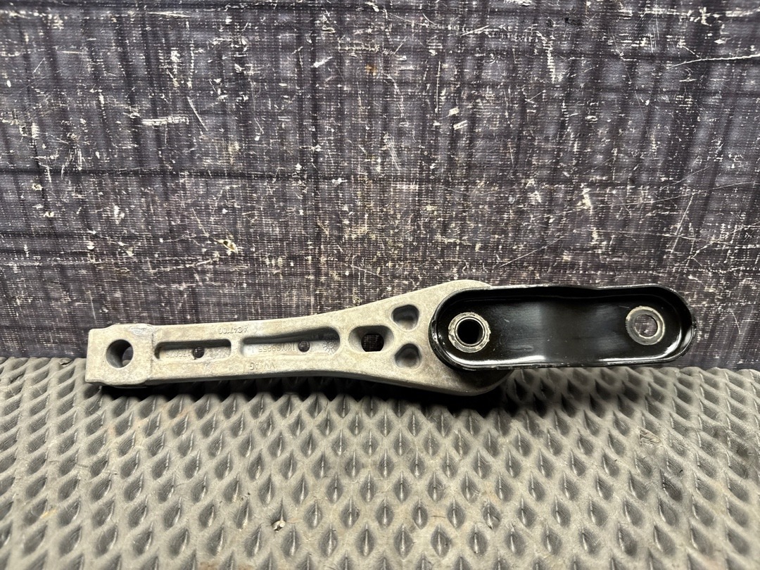 Опора двигателя, 970 рублей, Красноярск