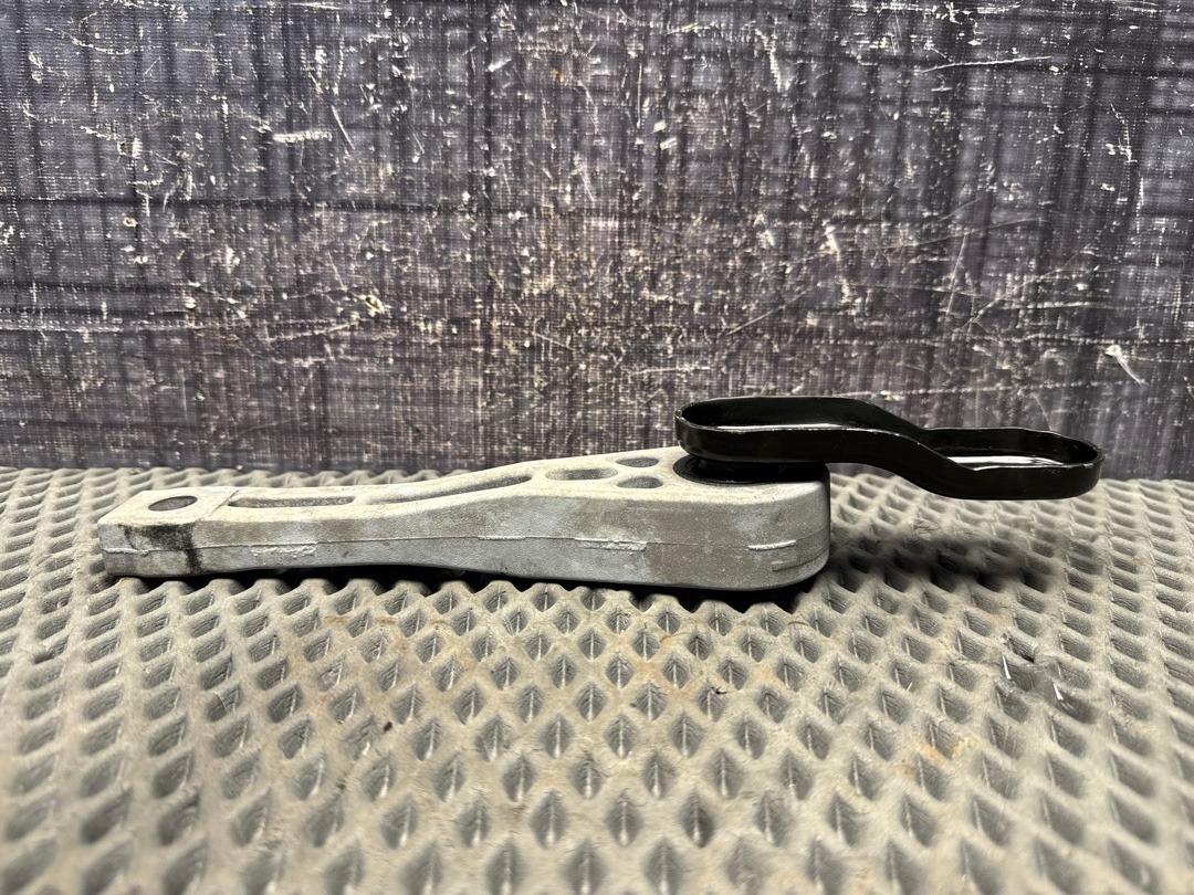 Опора двигателя, 970 рублей, Красноярск