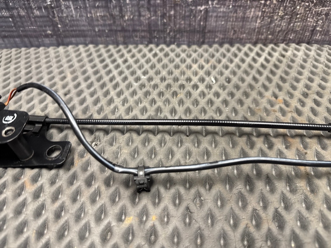 Замок капота, 1820 рублей, Красноярск