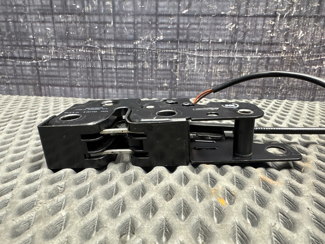 Замок капота, 1820 рублей, Красноярск