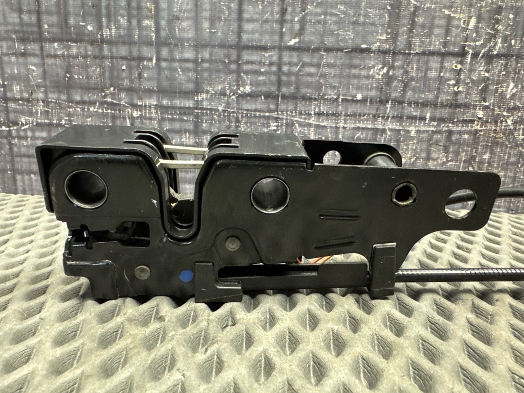 Замок капота, 1820 рублей, Красноярск