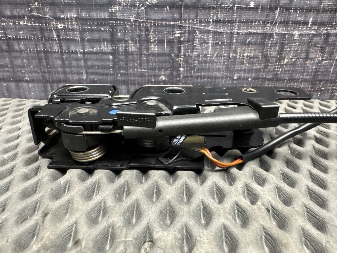 Замок капота, 1820 рублей, Красноярск