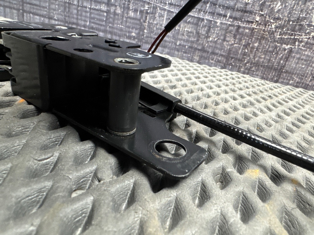 Замок капота, 1820 рублей, Красноярск