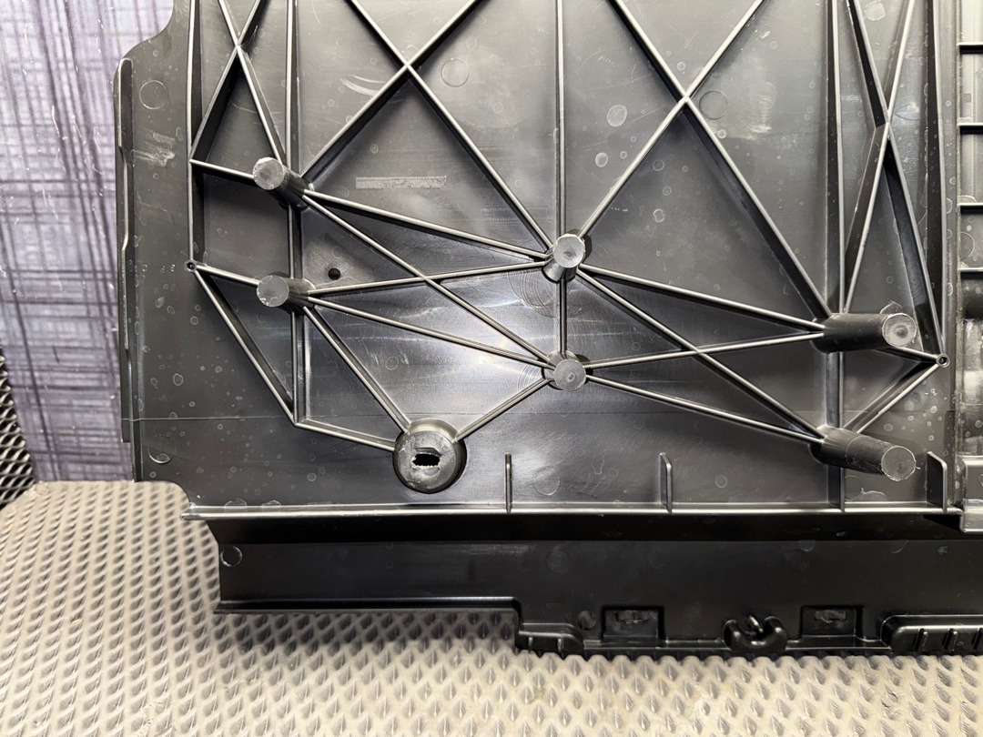 Пластик багажника, 2210 рублей, Красноярск