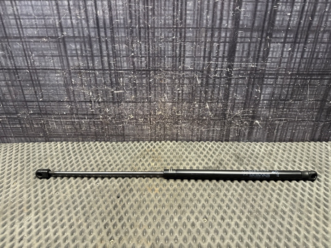 Амортизатор капота, 1380 рублей, Красноярск