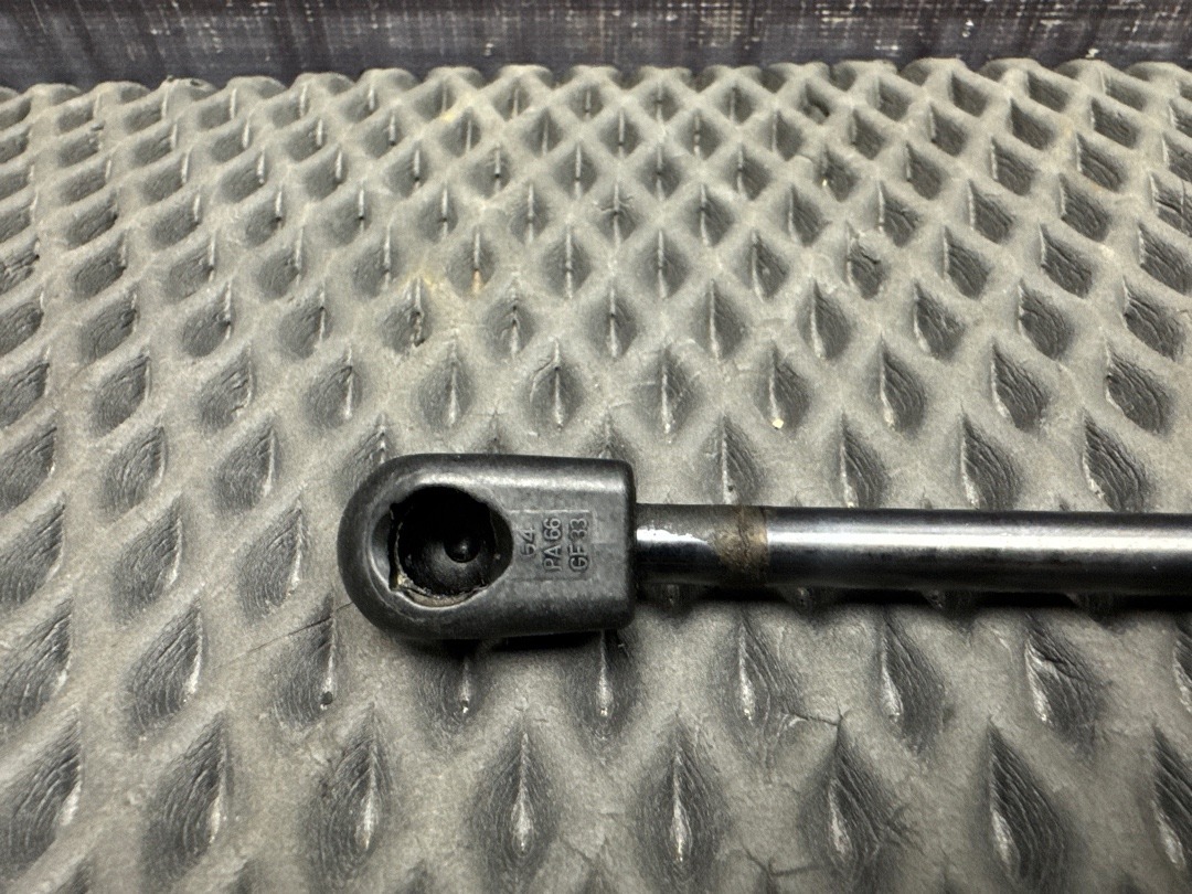 Амортизатор капота, 1380 рублей, Красноярск