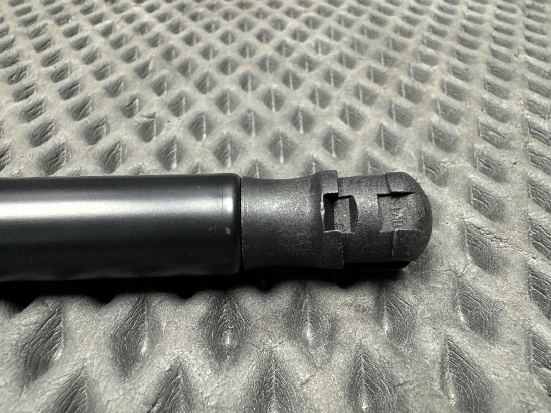 Амортизатор капота, 1380 рублей, Красноярск