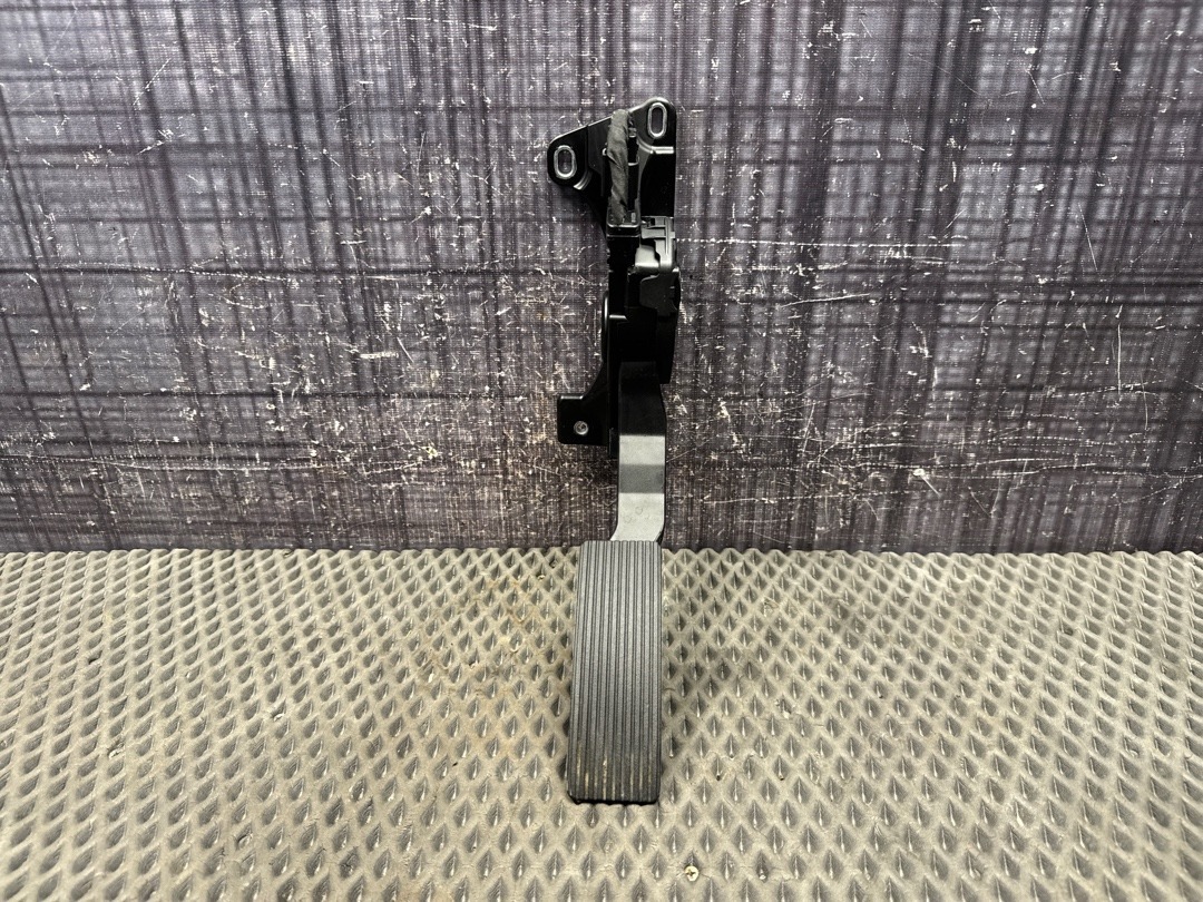 Педаль газа, 2010 рублей, Красноярск