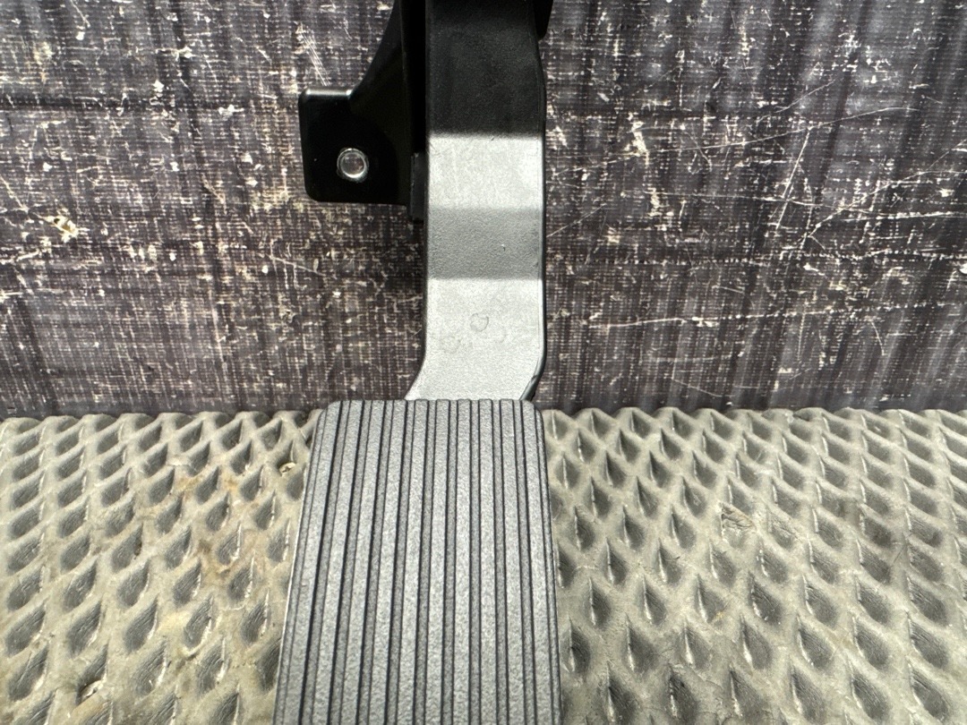 Педаль газа, 2010 рублей, Красноярск