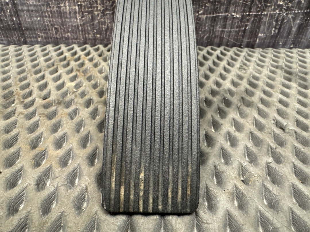 Педаль газа, 2010 рублей, Красноярск