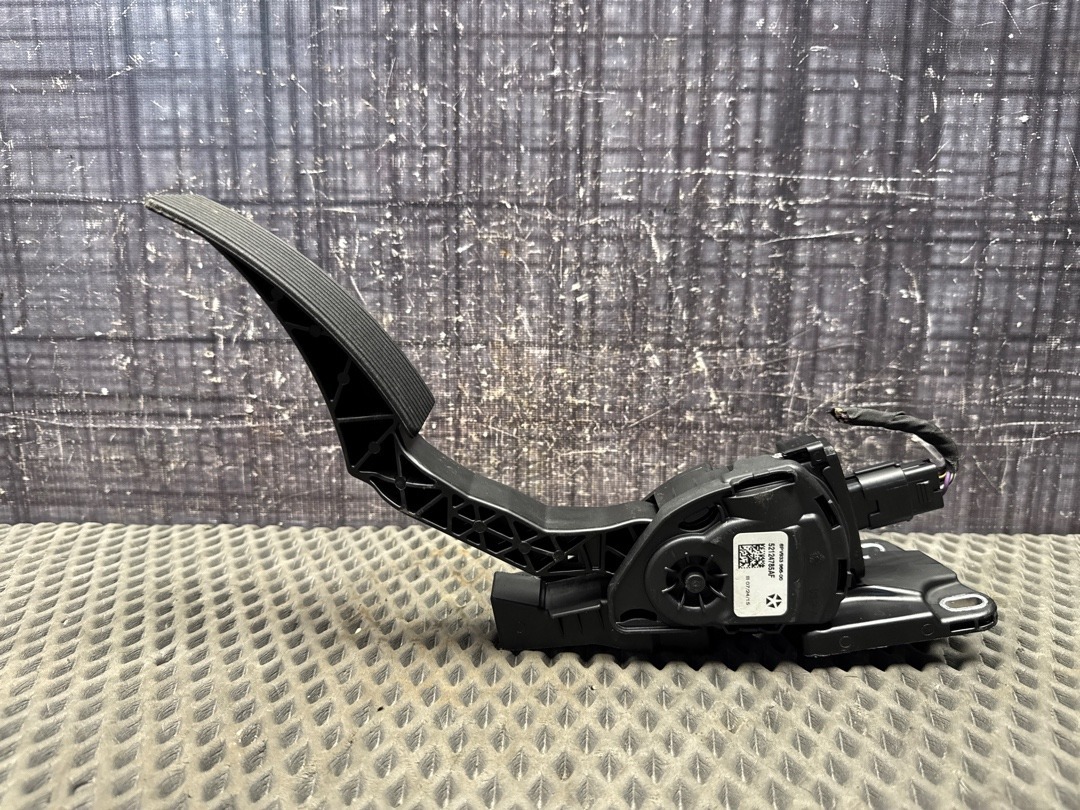 Педаль газа, 2010 рублей, Красноярск