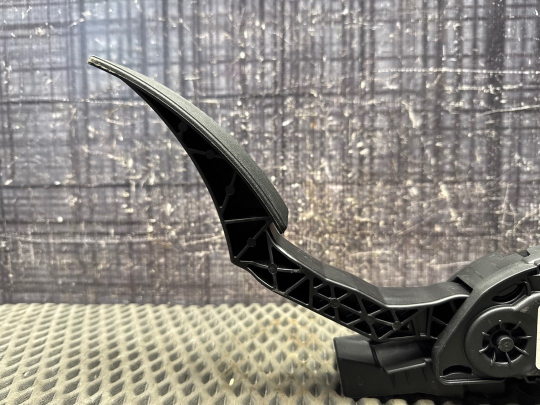 Педаль газа, 2010 рублей, Красноярск