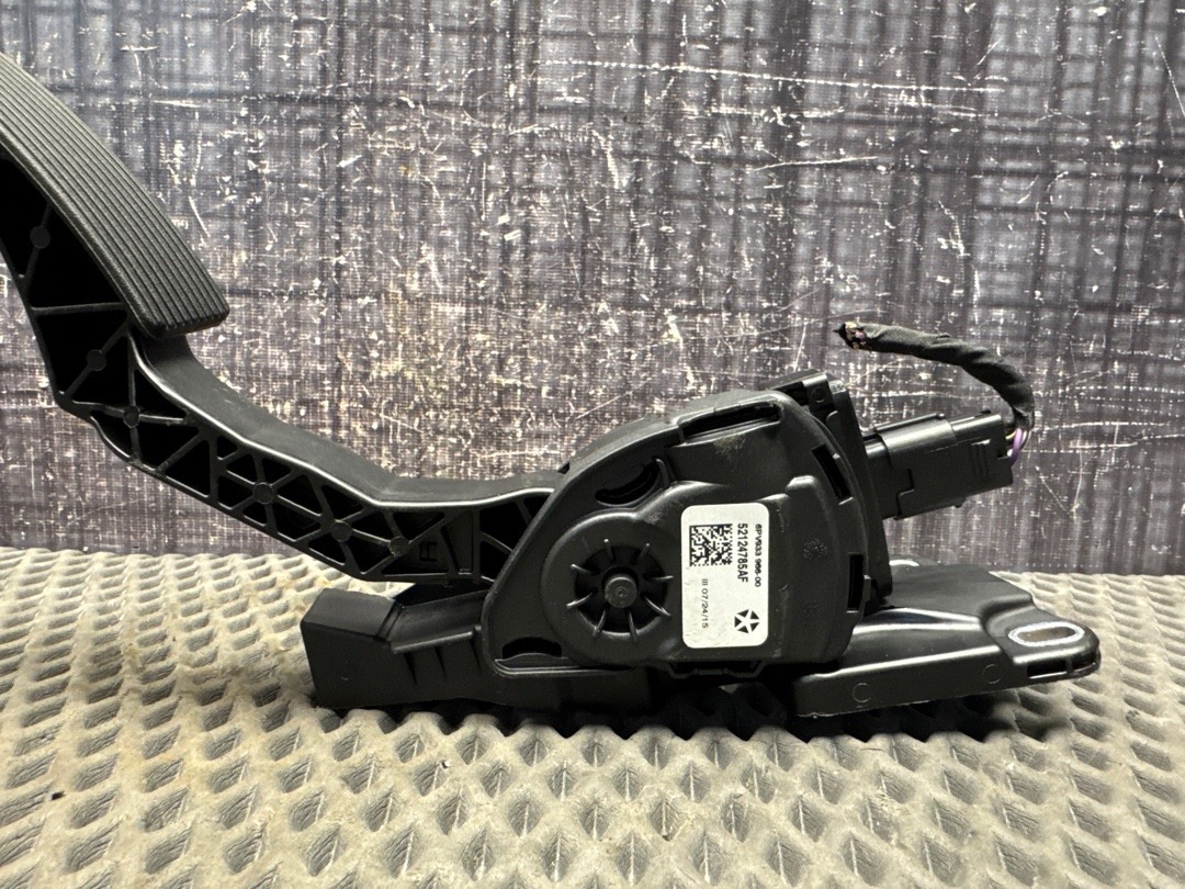 Педаль газа, 2010 рублей, Красноярск