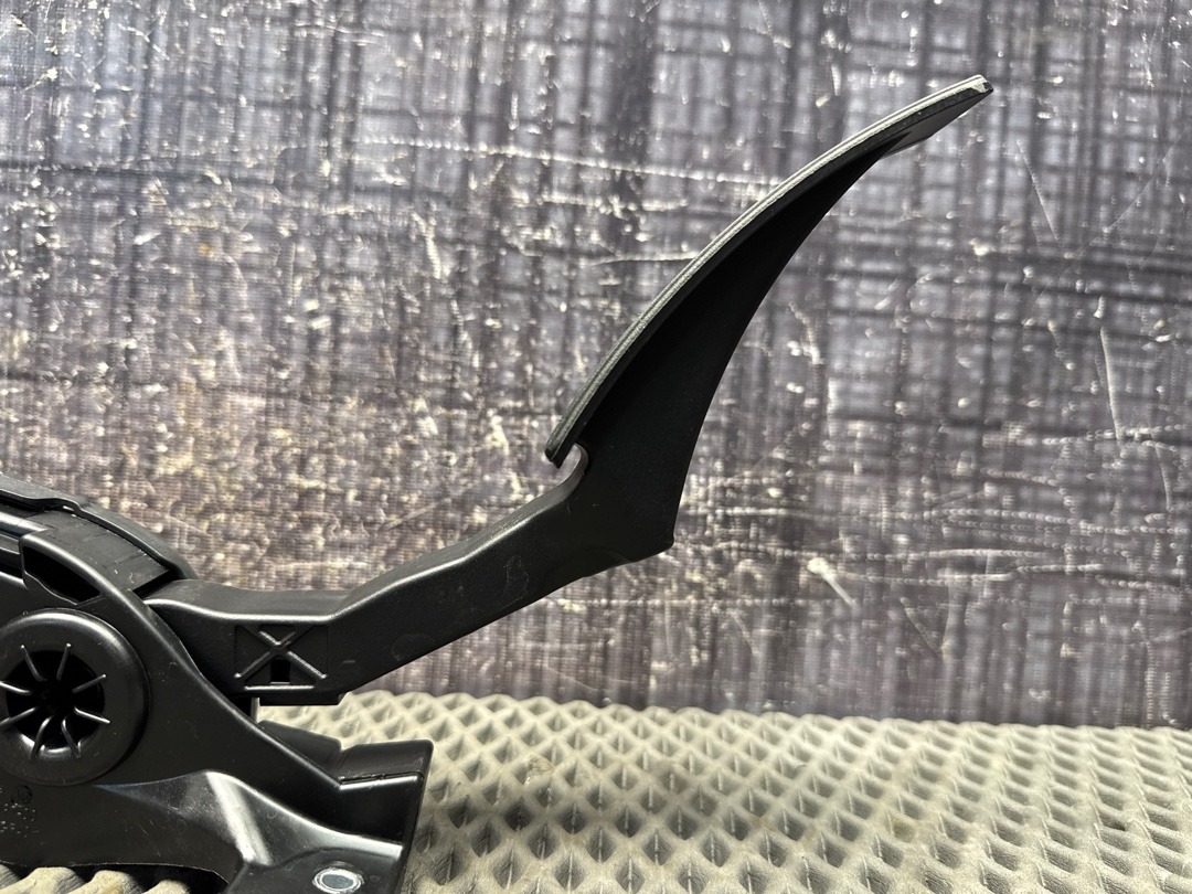 Педаль газа, 2010 рублей, Красноярск