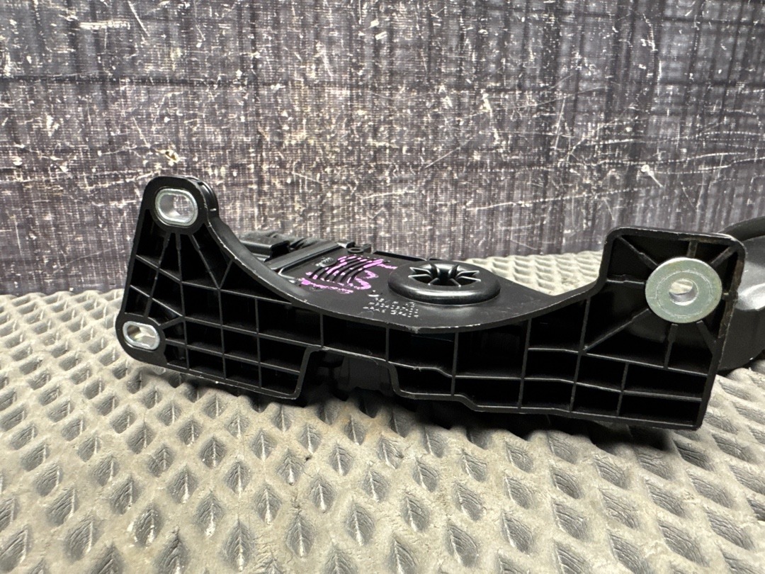 Педаль газа, 2010 рублей, Красноярск