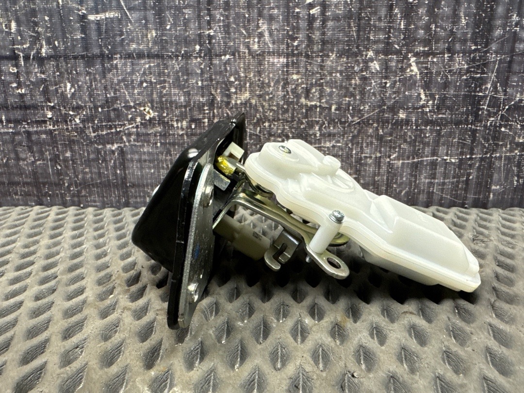 Замок крышки багажника, 3060 рублей, Красноярск