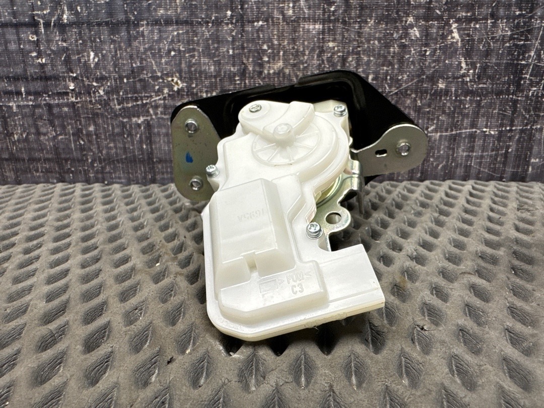 Замок крышки багажника, 3060 рублей, Красноярск