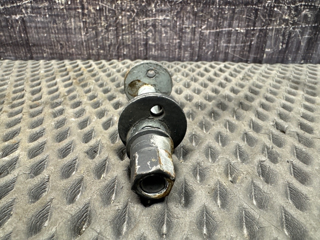 Болт развальный, 1820 рублей, Красноярск