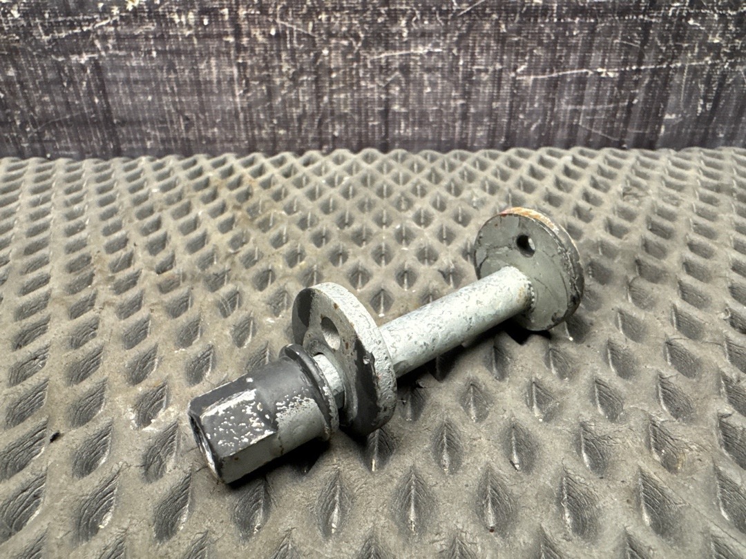 Болт развальный, 1820 рублей, Красноярск