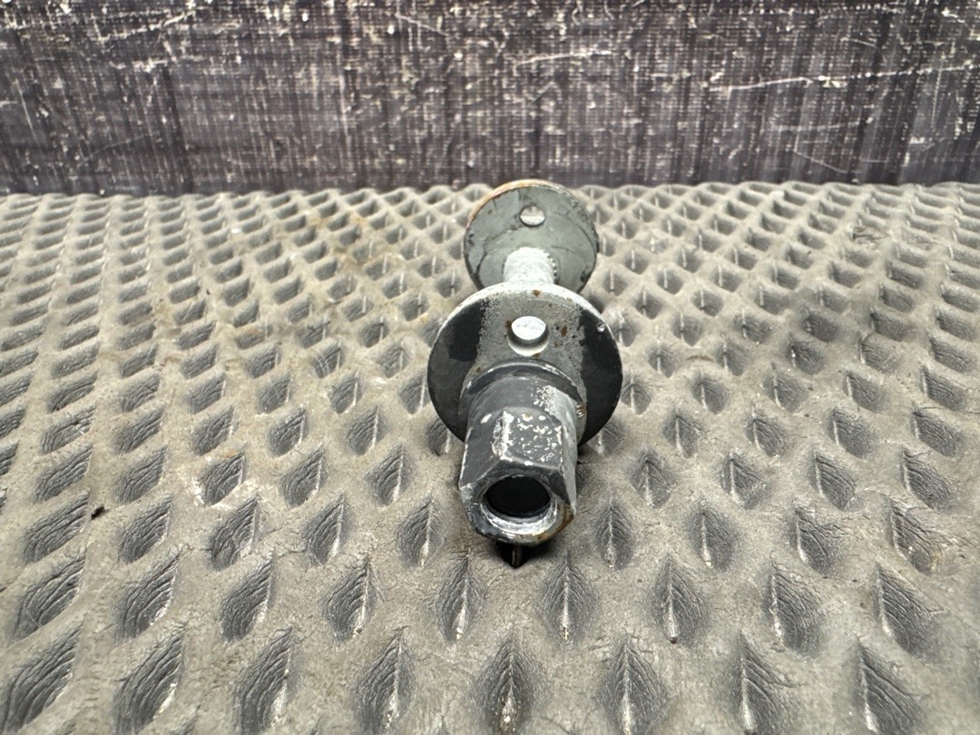 Болт развальный, 1820 рублей, Красноярск