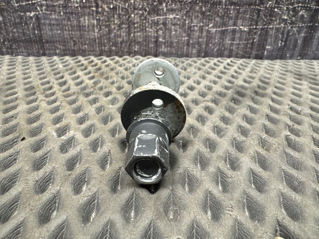 Болт развальный, 1820 рублей, Красноярск