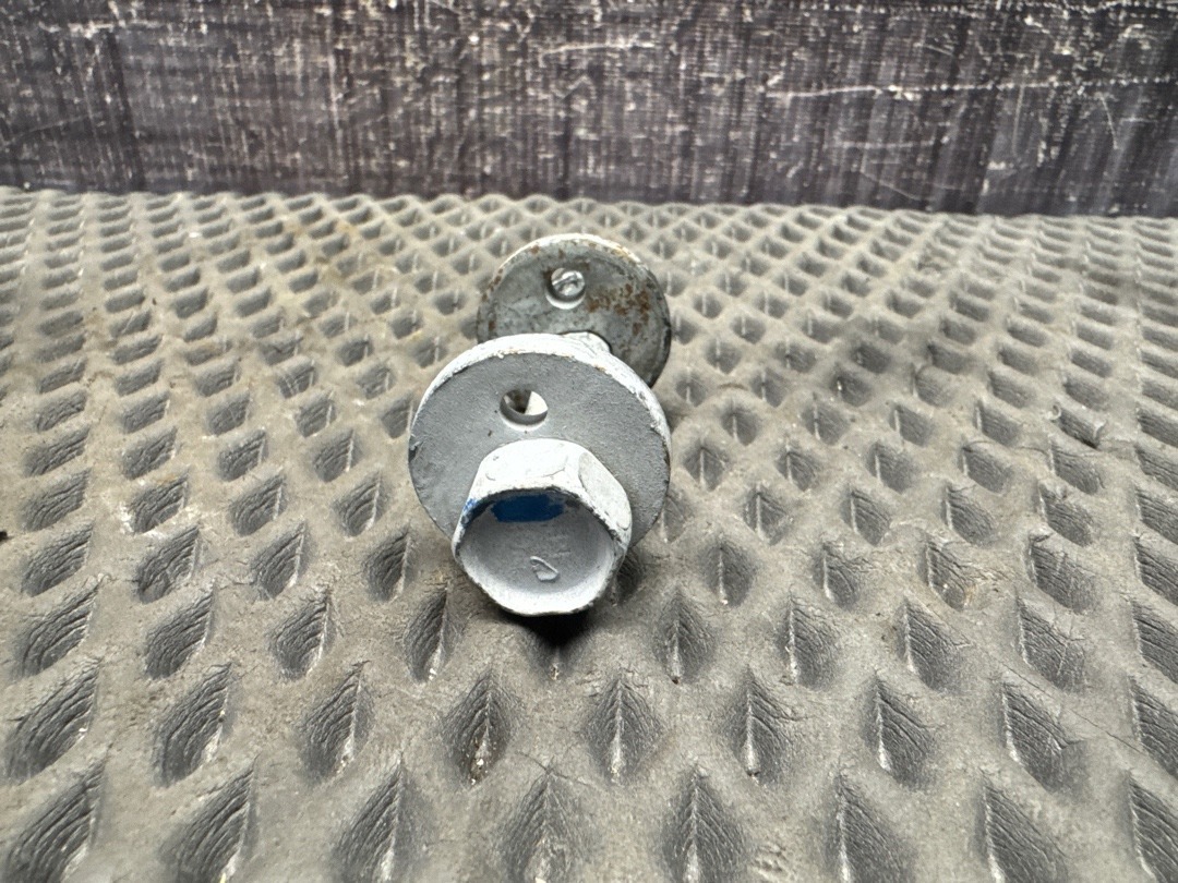 Болт развальный, 1820 рублей, Красноярск