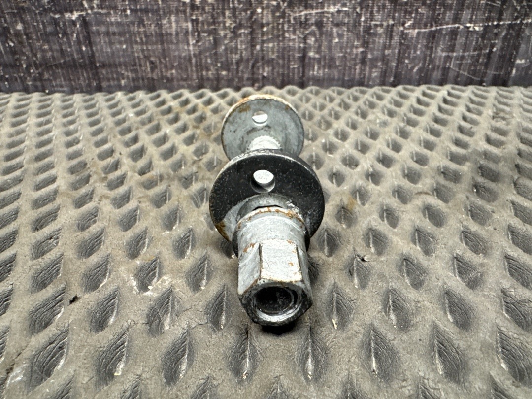 Болт развальный, 1820 рублей, Красноярск