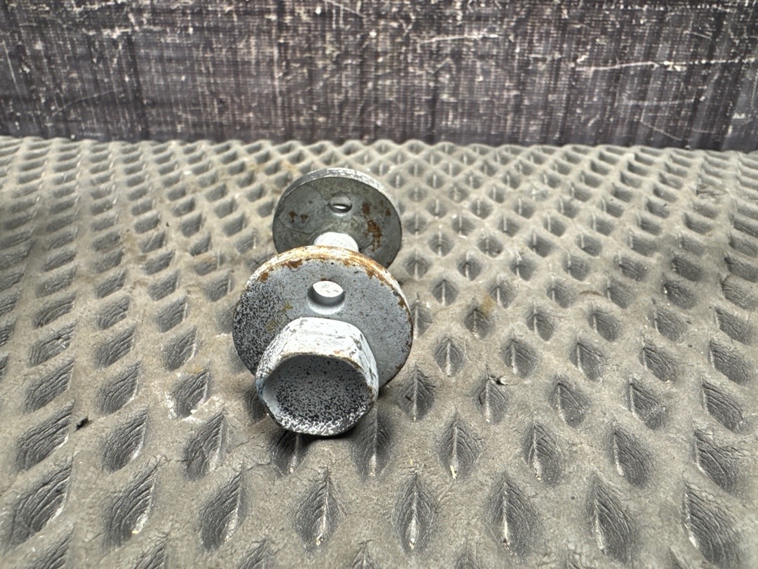 Болт развальный, 1820 рублей, Красноярск