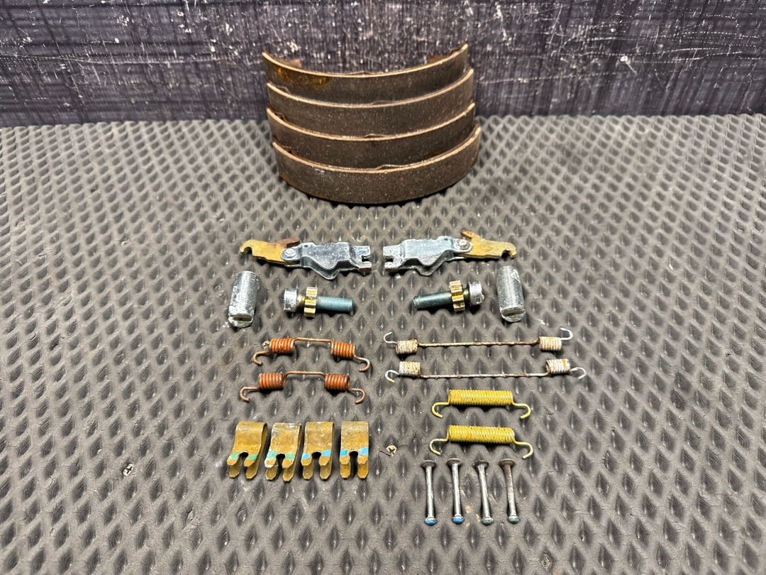 Комплект колодок ручного тормоза, 7880 рублей, Красноярск