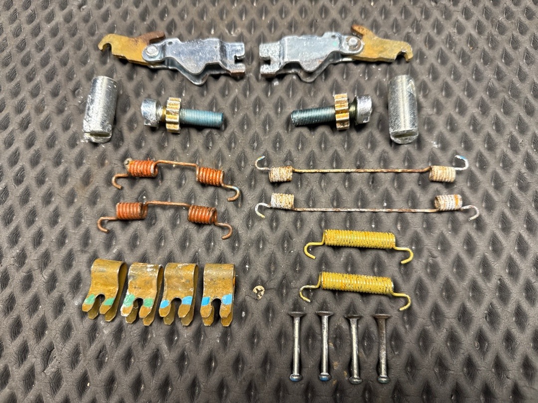 Комплект колодок ручного тормоза, 7880 рублей, Красноярск