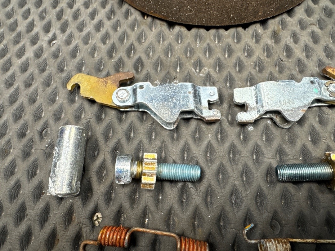 Комплект колодок ручного тормоза, 7880 рублей, Красноярск