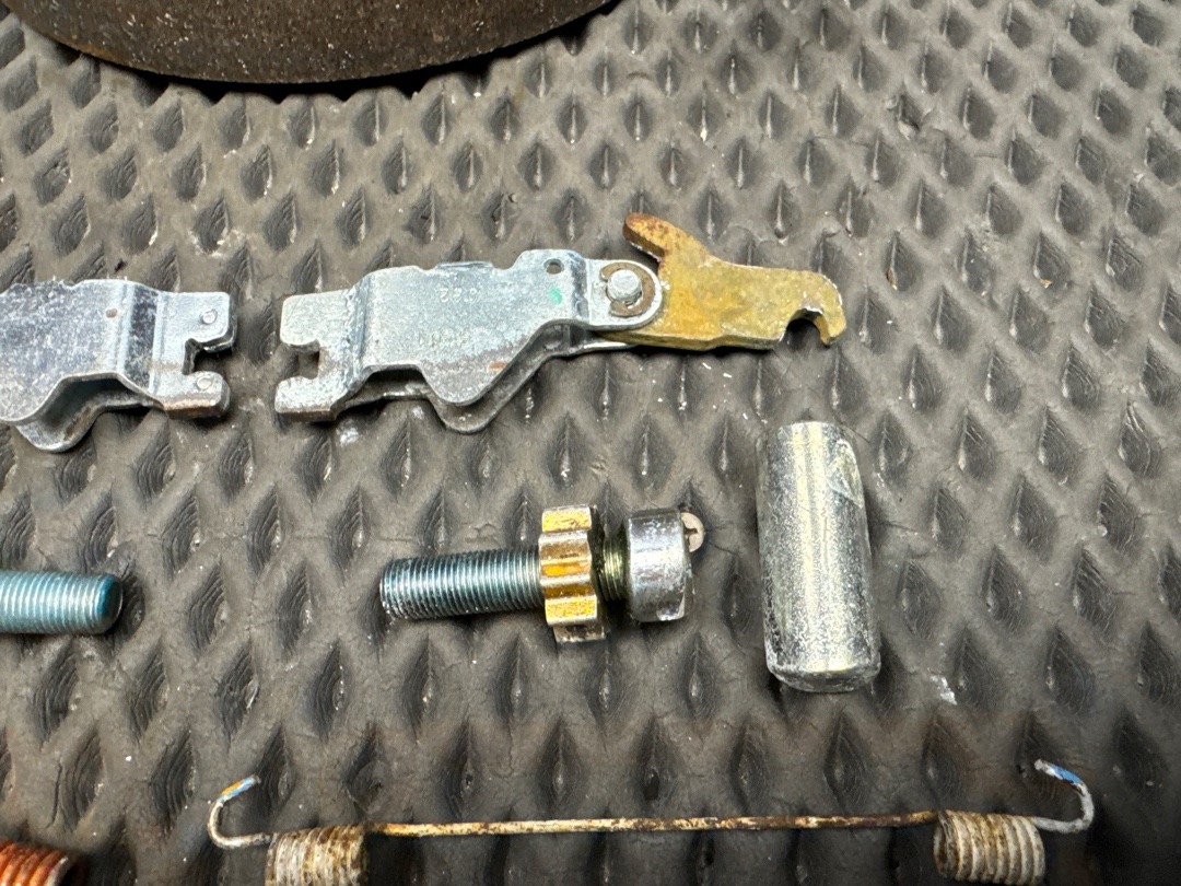 Комплект колодок ручного тормоза, 7880 рублей, Красноярск