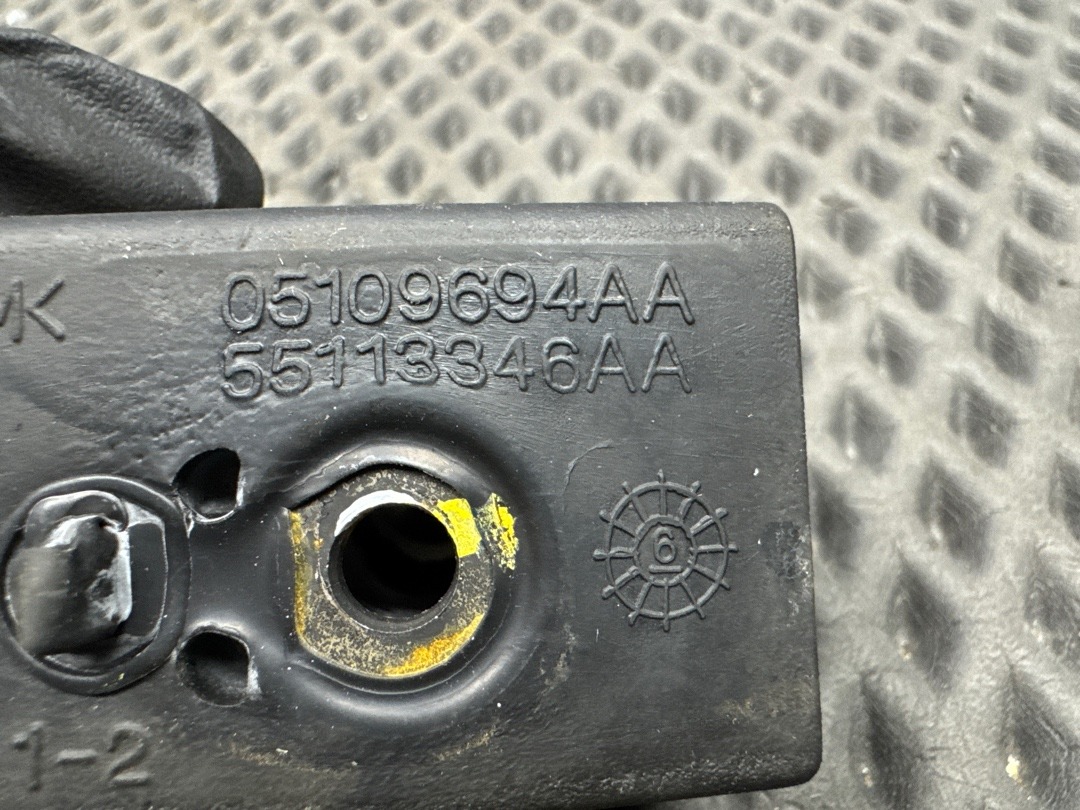 Упор багажника, 1660 рублей, Красноярск