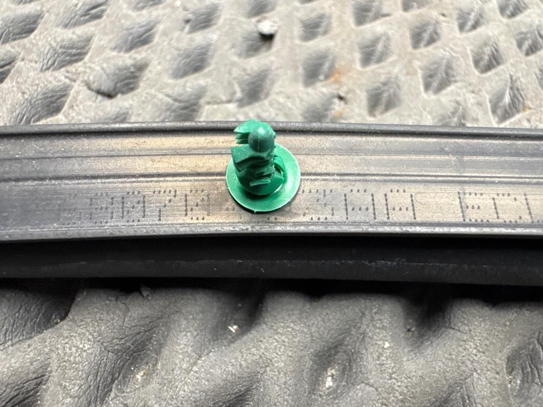 Подкапотный уплотнитель, 2380 рублей, Красноярск