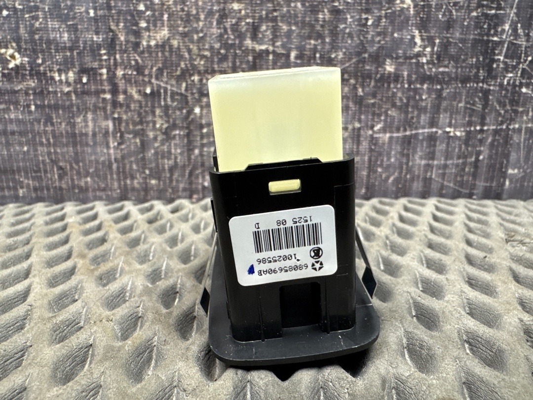 Кнопка стеклоподъемника, 890 рублей, Красноярск