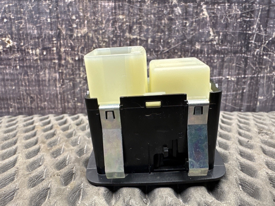 Кнопка стеклоподъемника, 890 рублей, Красноярск