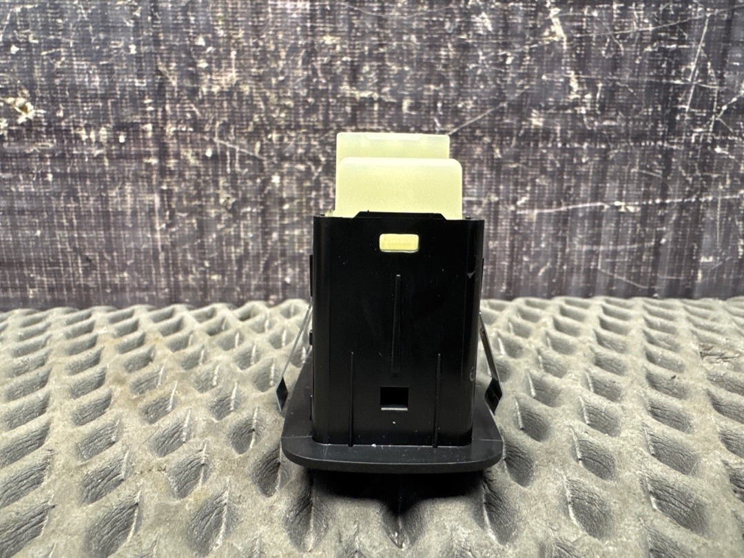 Кнопка стеклоподъемника, 890 рублей, Красноярск