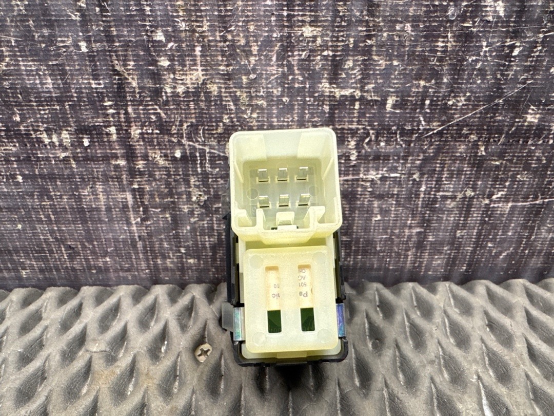 Кнопка стеклоподъемника, 890 рублей, Красноярск