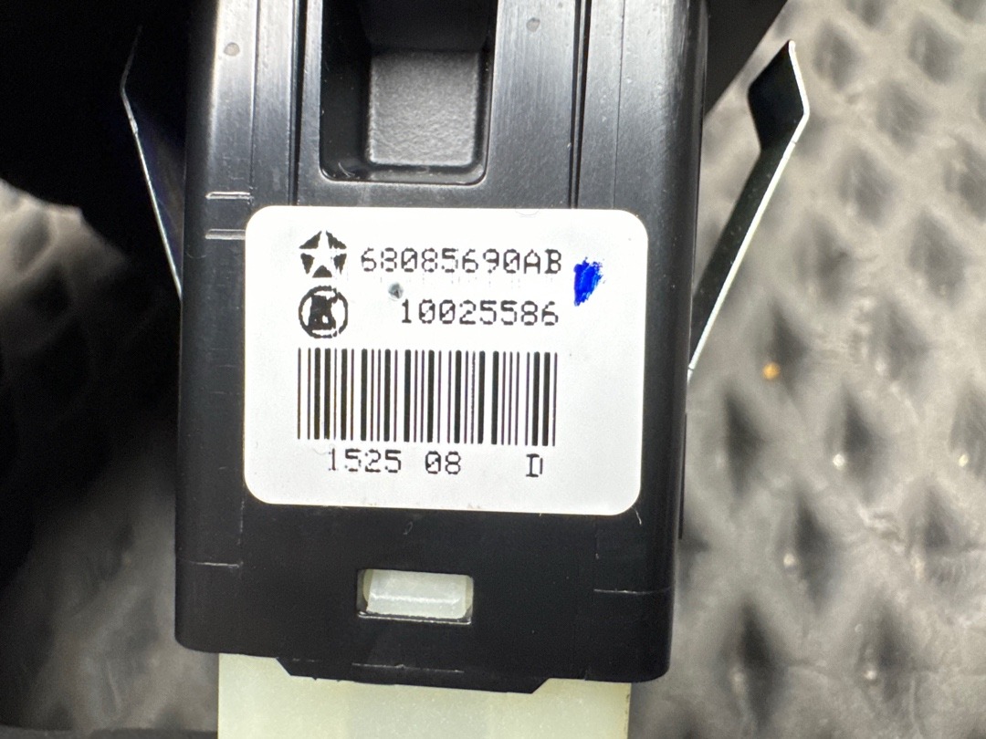 Кнопка стеклоподъемника, 890 рублей, Красноярск