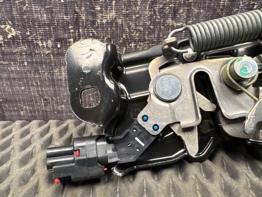 Замок капота, 3160 рублей, Красноярск