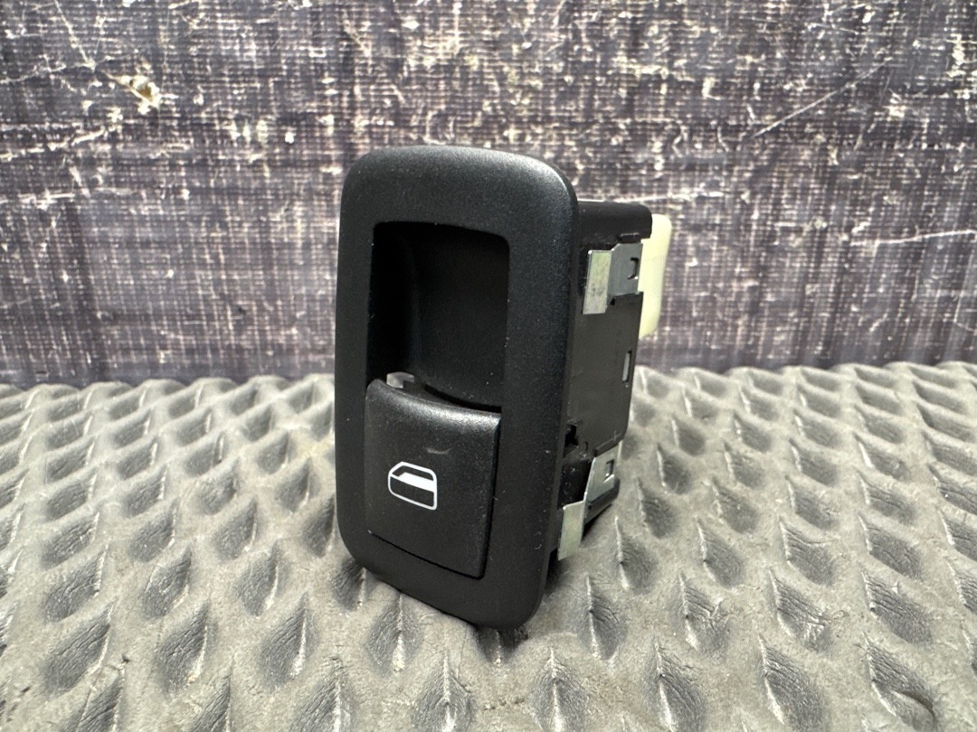 Кнопка стеклоподъемника, 890 рублей, Красноярск