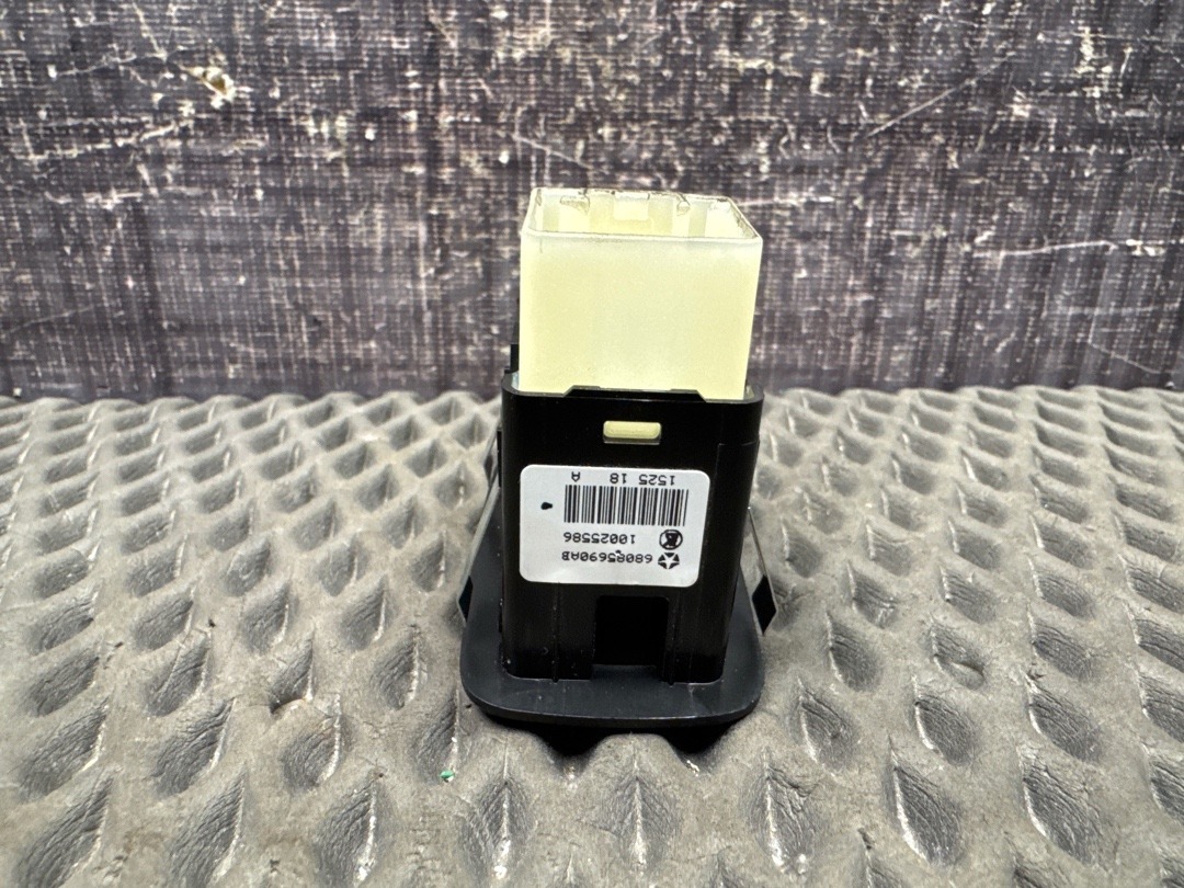 Кнопка стеклоподъемника, 890 рублей, Красноярск